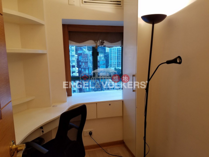 2 Bedroom Flat for Sale in Mid Levels West | Scholastic Garden 俊傑花園 Sales Listings