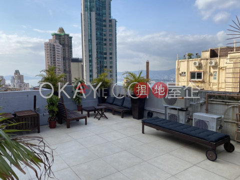 Popular penthouse with rooftop & parking | For Sale | Peaksville 蔚巒閣 _0