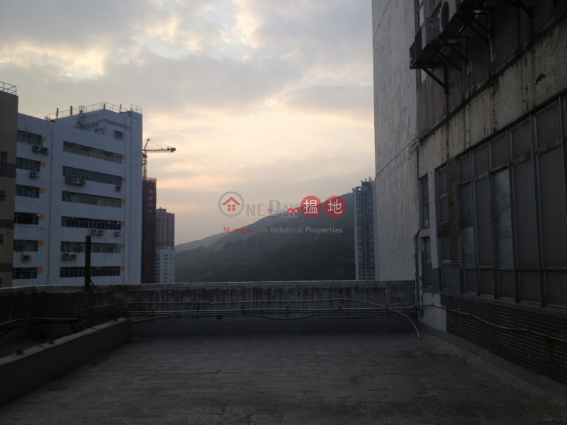 特高樓底 附帶平台 貨倉裝修|荃灣長豐工業大廈(Cheung Fung Industrial Building)出租樓盤 (poonc-04433)
