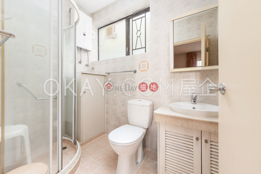 HK$ 60M, Leon Court Wan Chai District Efficient 3 bedroom with parking | For Sale