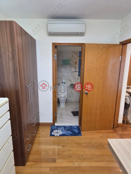Two apartment bedrooms in The Waterfront, The Waterfront Phase 1 Tower 1 漾日居1期1座 Sales Listings | Yau Tsim Mong (ISAAC-082537439)