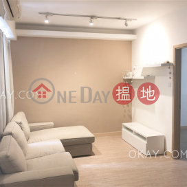 Unique 2 bedroom with balcony | Rental, Sunny Building 旭日大廈 | Central District (OKAY-R255074)_0