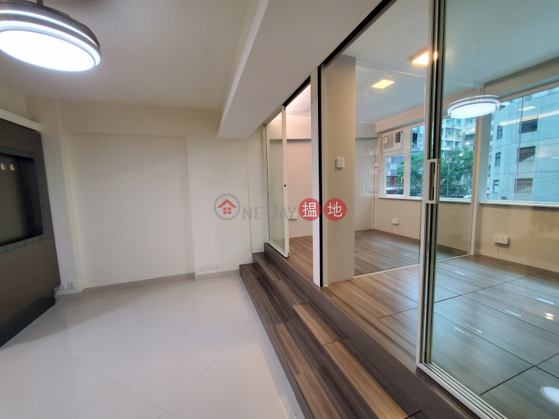 HK$ 30,000/ month | Yee Hing Building | Wan Chai District | Wanchai, Newly renovated, residential/business, 2 rooms, 2 bathrooms, open kitchen