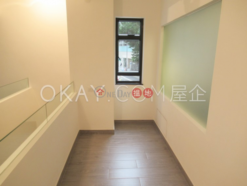 HK$ 32,000/ month | Ivory Court Western District Tasteful 1 bedroom with parking | Rental