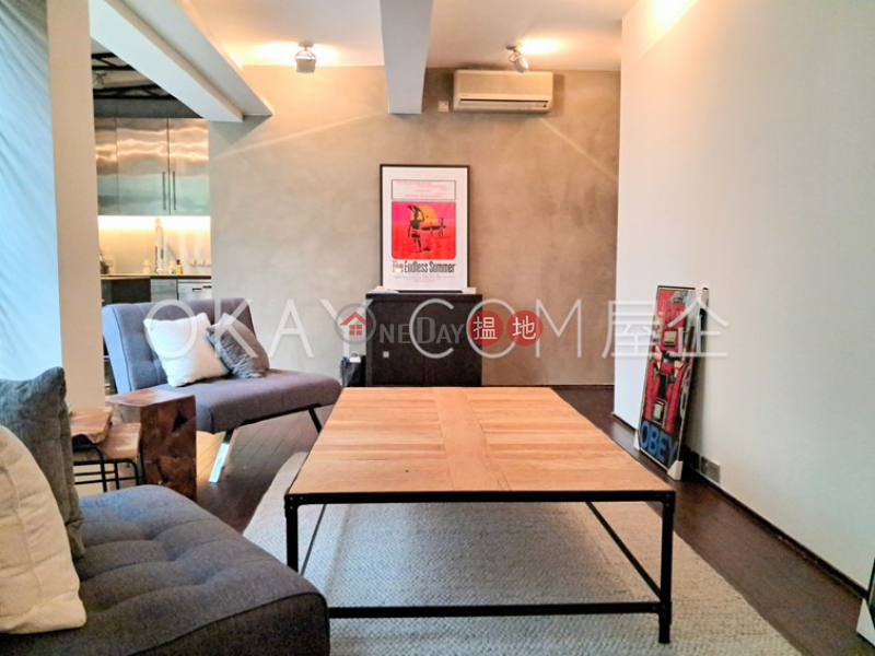 HK$ 18M | 1 U Lam Terrace, Central District | Lovely 2 bedroom on high floor with rooftop & terrace | For Sale