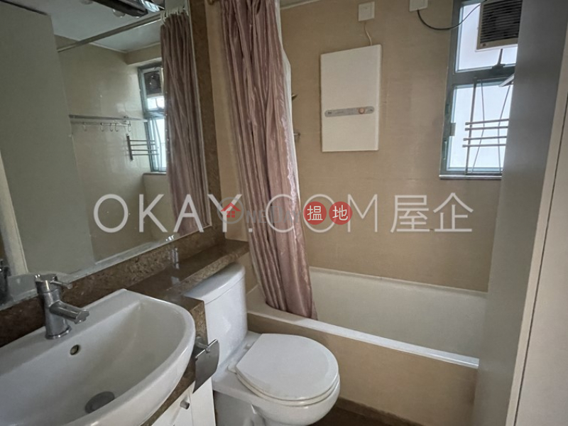 Nicely kept 3 bedroom in Sheung Wan | Rental | Queen\'s Terrace 帝后華庭 Rental Listings