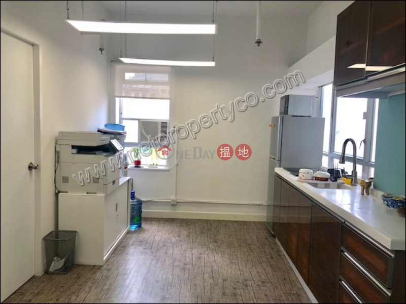 Nice Decorated office for Rent in Sai Ying Pun | Wing Hing Commercial Building 榮興商業大廈 Rental Listings
