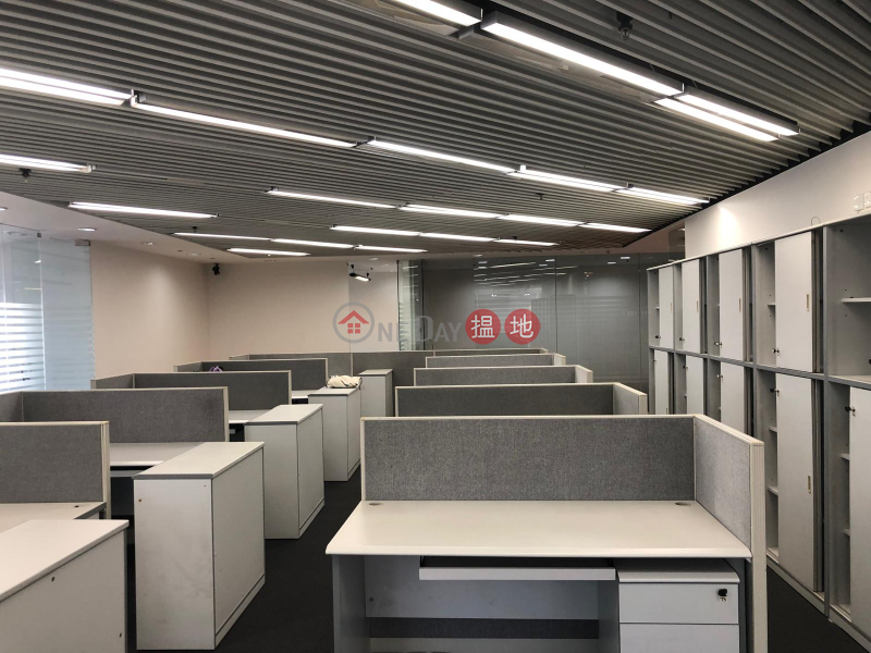 HK$ 17M | Ever Gain Plaza Tower 1 Kwai Tsing District, Stunning interior design, panoramic views, grand lobby.