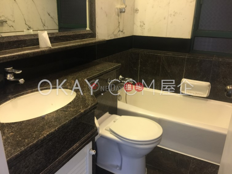 Stylish 2 bedroom with parking | Rental, Hillsborough Court 曉峰閣 Rental Listings | Central District (OKAY-R18782)