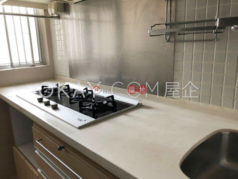 HK$ 30,000/ month | (T-11) Tung Ting Mansion Kao Shan Terrace Taikoo Shing Eastern District | Elegant 3 bedroom on high floor with sea views | Rental
