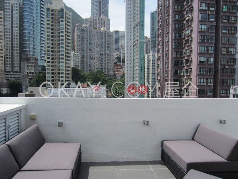 Intimate studio on high floor with rooftop & balcony | Rental | Lee Wah Mansion 利華大廈 Rental Listings