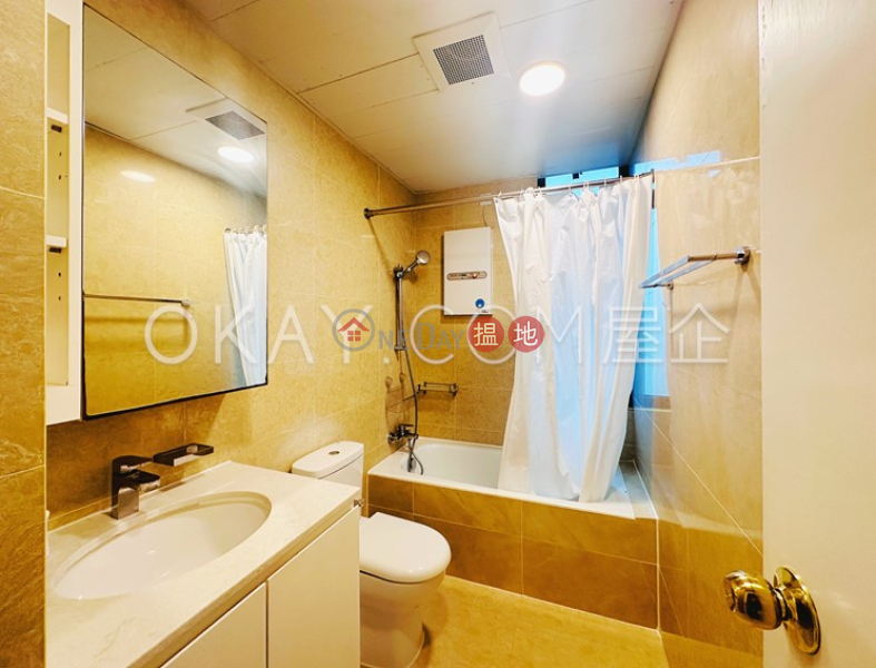 Lovely 3 bedroom on high floor with balcony & parking | Rental | Tower 2 37 Repulse Bay Road 淺水灣道 37 號 2座 Rental Listings