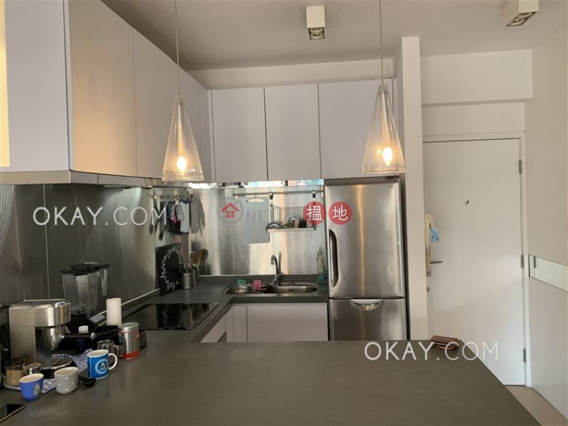 HK$ 13.5M Scenic Heights | Western District, Charming 2 bedroom with balcony | For Sale