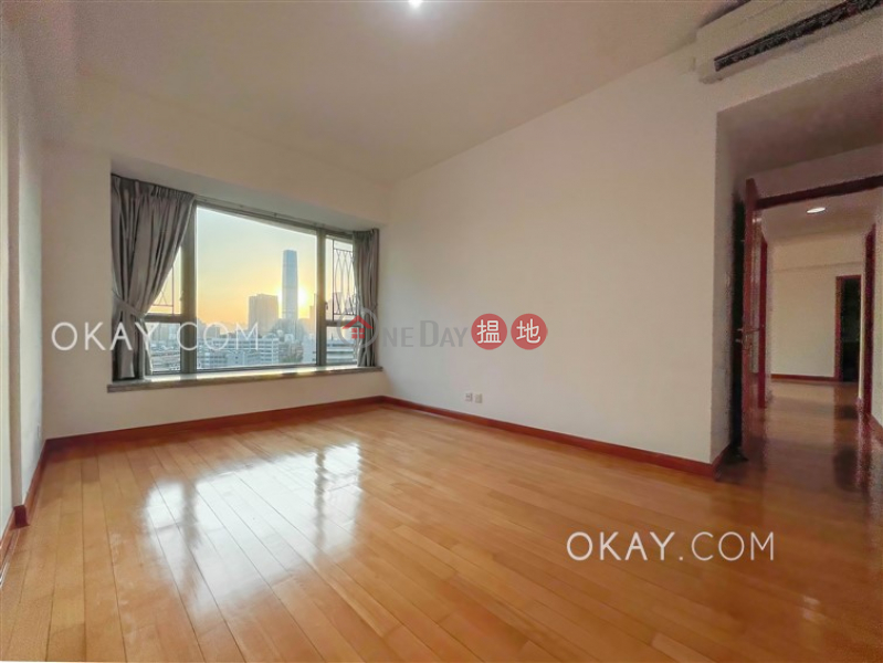 HK$ 42,800/ month, Parc Palais Tower 8, Yau Tsim Mong | Charming 3 bedroom with harbour views & balcony | Rental