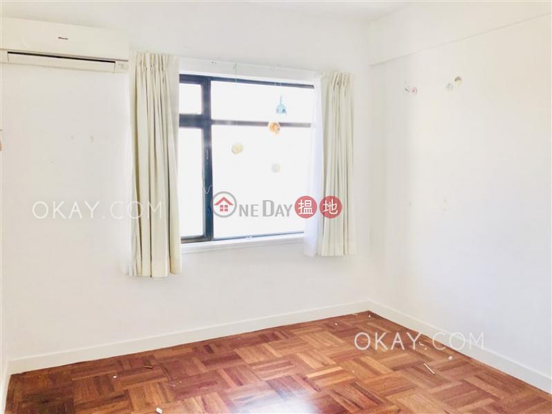 HK$ 87,000/ month, Repulse Bay Apartments Southern District | Efficient 3 bed on high floor with balcony & parking | Rental