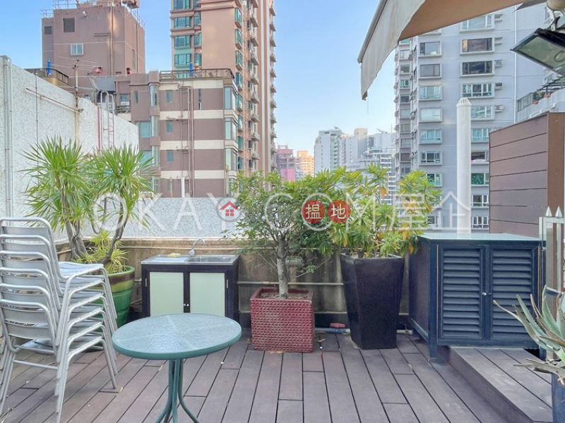 HK$ 18M, Woodland Court, Western District Gorgeous 1 bedroom on high floor with rooftop | For Sale