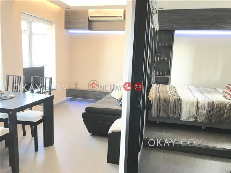 HK$ 9.7M | Golden Lodge Western District Tasteful 2 bedroom with harbour views | For Sale