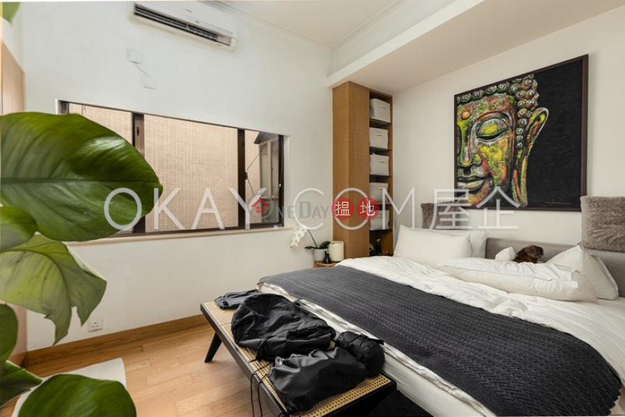 HK$ 17M | 2 Tramway Path, Central District | Tasteful 2 bedroom on high floor with balcony | For Sale