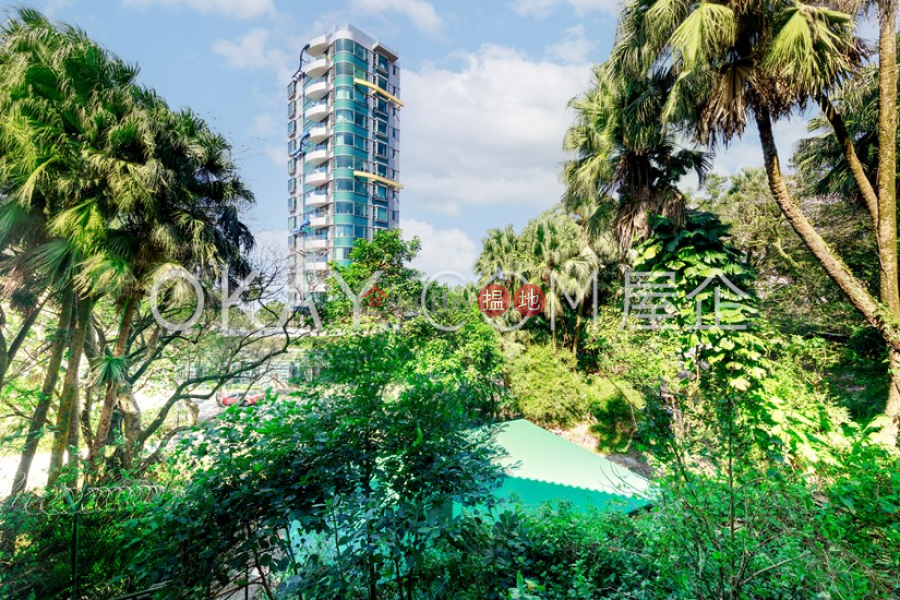 Exquisite house with parking | Rental, Strawberry Hill 紅梅閣 Rental Listings | Central District (OKAY-R8424)
