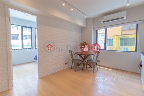 Intimate 1 bedroom in Sai Ying Pun | Rental | Western House 西都大廈 _0