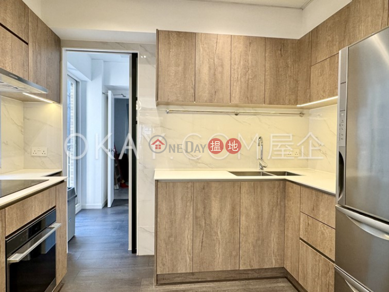 Efficient 3 bedroom with balcony & parking | Rental | Wing Hong Mansion 永康大廈 Rental Listings