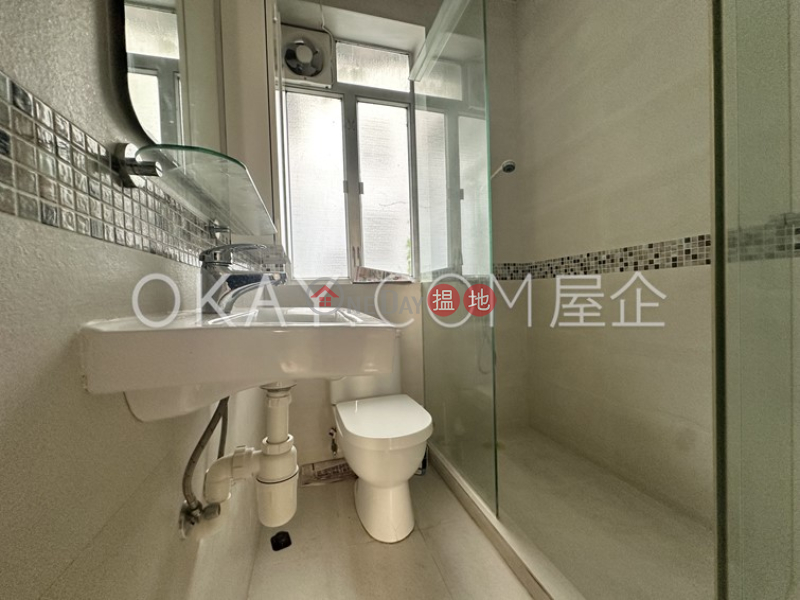 HK$ 26,500/ month 16-18 Tai Hang Road | Wan Chai District | Generous 3 bedroom in Tai Hang | Rental