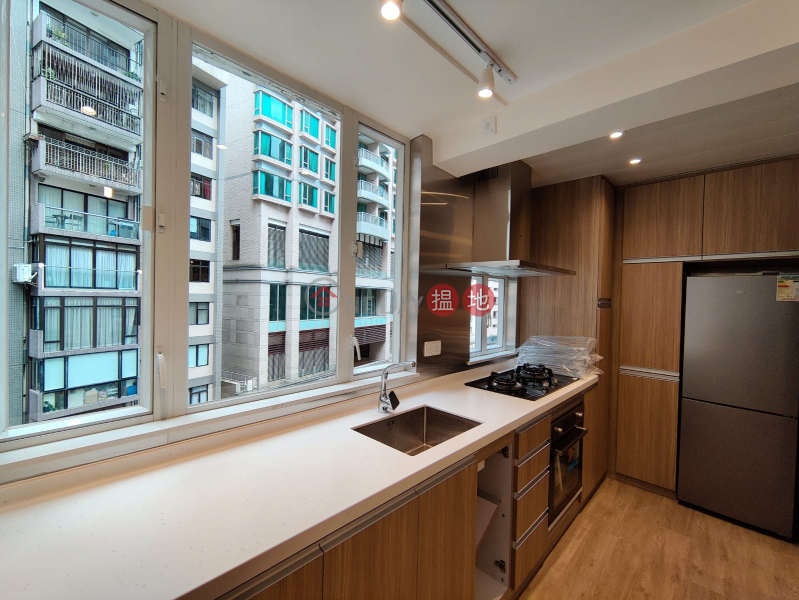 HK$ 8.8M | Peace Tower Western District New Renovated Apartment, close to the Escalator