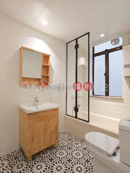 HK$ 38,000/ month, 2 Tramway Path Central District, Nicely kept 2 bedroom with balcony | Rental