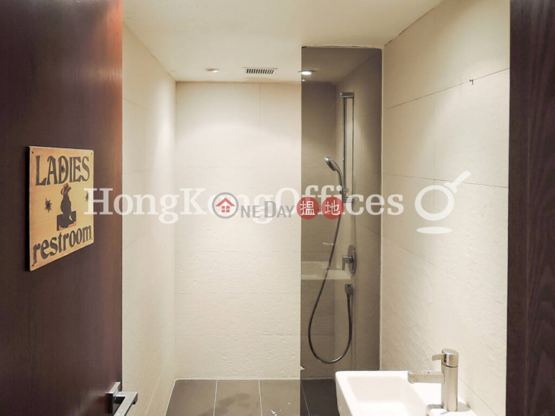 Property Search Hong Kong | OneDay | Office / Commercial Property, Rental Listings Office Unit for Rent at Queen\'s Centre