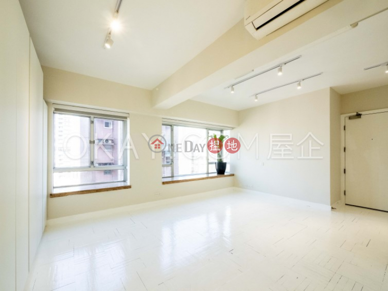HK$ 28,000/ month Wah Fai Court Western District Gorgeous studio in Mid-levels West | Rental