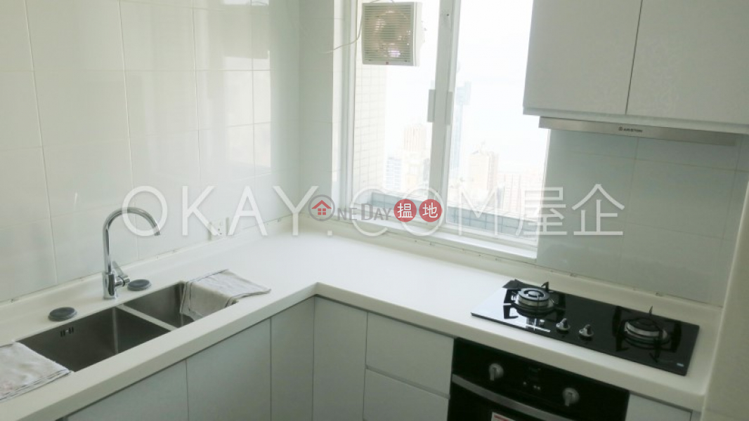 HK$ 32,000/ month Glory Heights, Western District, Tasteful 2 bed on high floor with harbour views | Rental