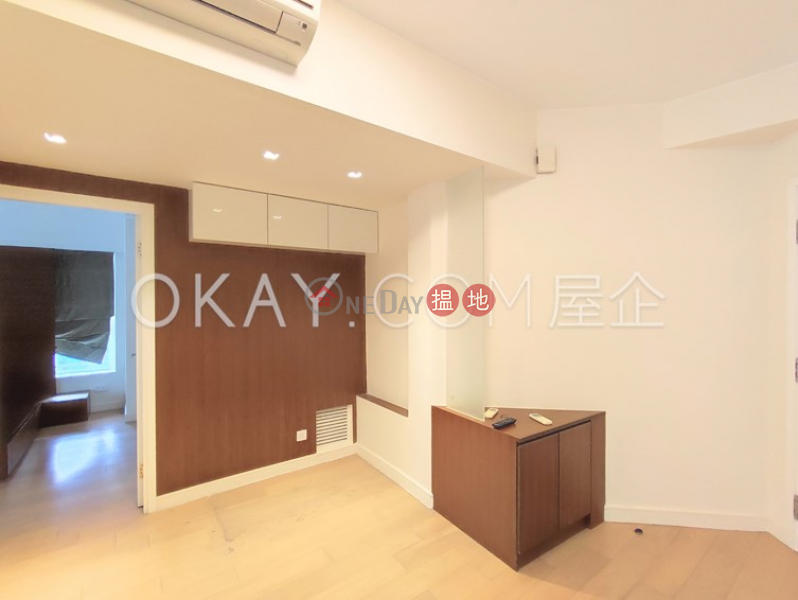 HK$ 26,000/ month | The Icon, Western District, Tasteful 1 bedroom on high floor with balcony | Rental