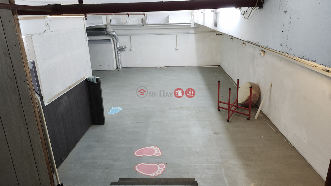 Office + warehouse, the parking lot can accommodate 40-foot containers, make an appointment and view immediately | Nan Fung Industrial City 南豐工業城 Rental Listings