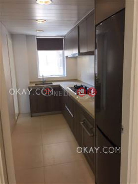 Stylish 3 bedroom with parking | For Sale | Moon Fair Mansion 滿輝大廈 _0