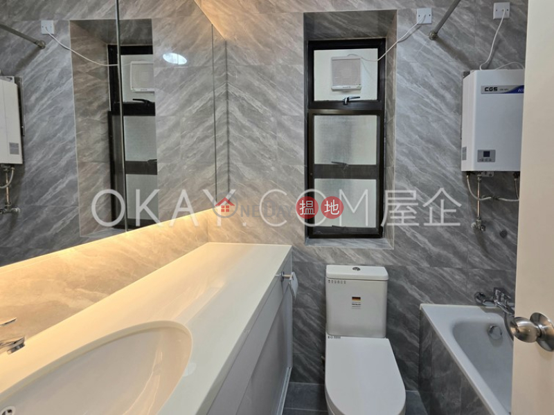 Popular 3 bedroom with sea views & balcony | Rental | Discovery Bay, Phase 5 Greenvale Village, Greenfield Court (Block 3) 愉景灣 5期頤峰 翠山閣(3座) Rental Listings