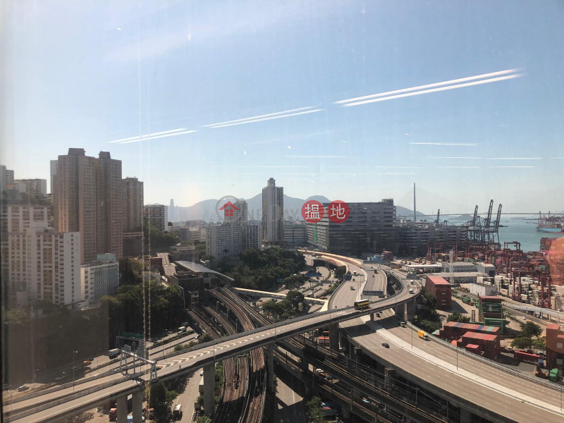 HK$ 50,000/ month Ever Gain Plaza Tower 1, Kwai Tsing District, Stunning interior design, panoramic views, ready to rent and use, grand lobby.