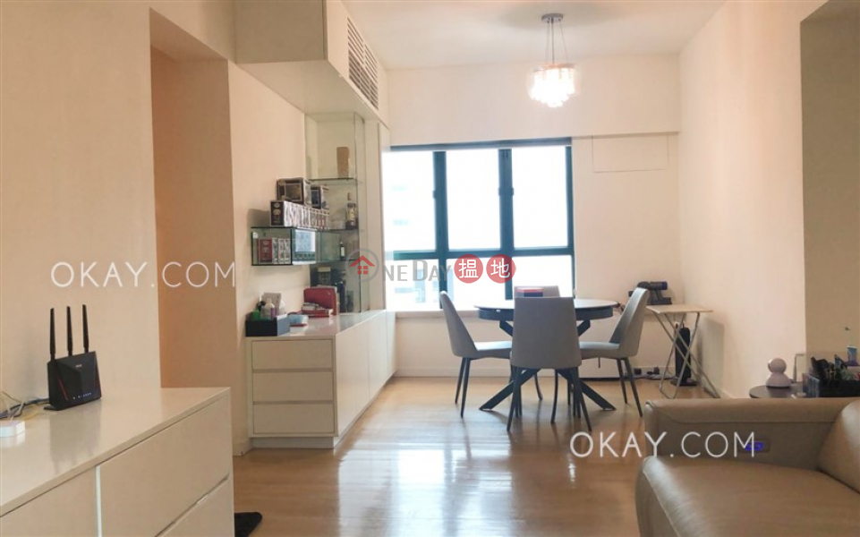 Lovely 2 bedroom on high floor with parking | Rental | Hillsborough Court 曉峰閣 Rental Listings