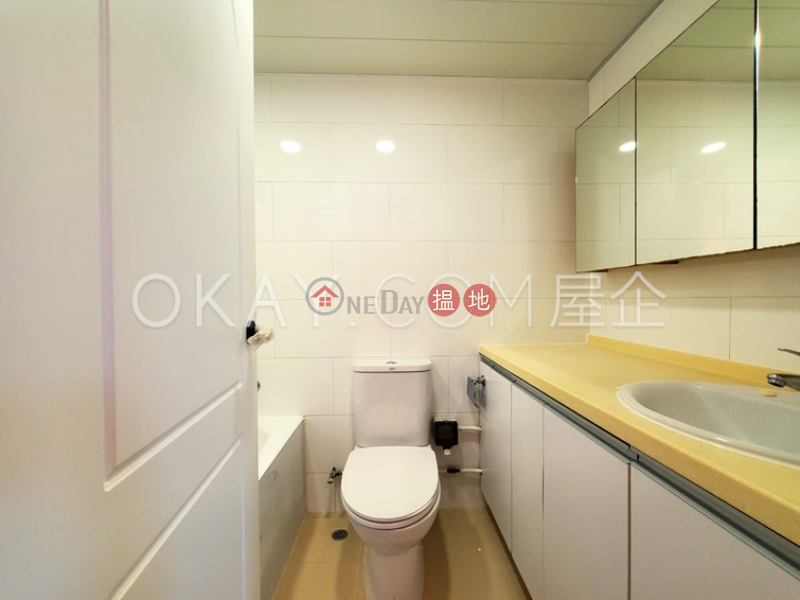 香港搵樓|租樓|二手盤|買樓| 搵地 | 住宅出租樓盤3房2廁,極高層,連車位,露台龍華花園出租單位