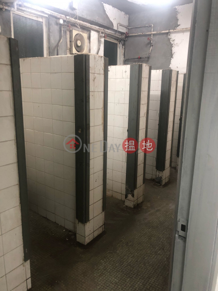 HK$ 71,400/ month, Hung Cheong Industrial Centre | Tuen Mun Four units per floor few people but enough to use