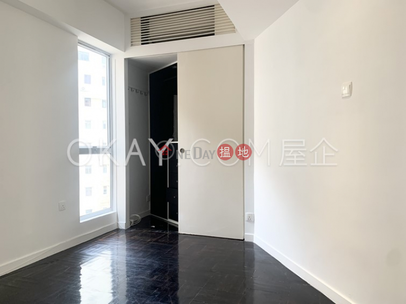 HK$ 35,000/ month, Fook Wah Mansions, Western District | Stylish 2 bedroom on high floor with rooftop | Rental