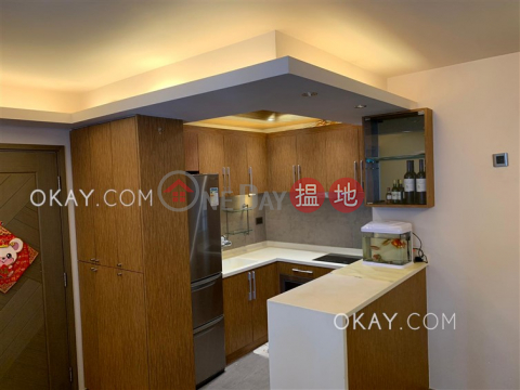 Popular 3 bedroom in Shau Kei Wan | Rental | Block C Perfect Mount Gardens 峻峰花園 C座 _0