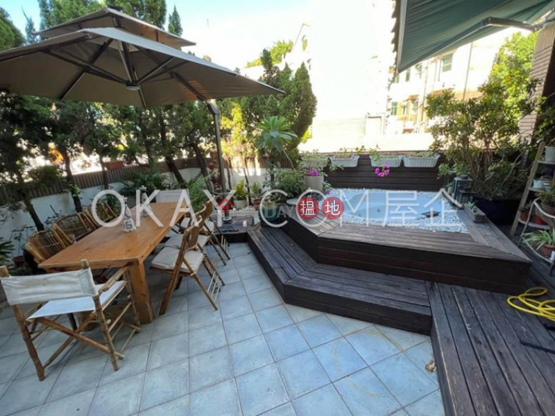 HK$ 38,000/ month Stanford Villa Block 3 Southern District | Nicely kept 1 bedroom with terrace & parking | Rental