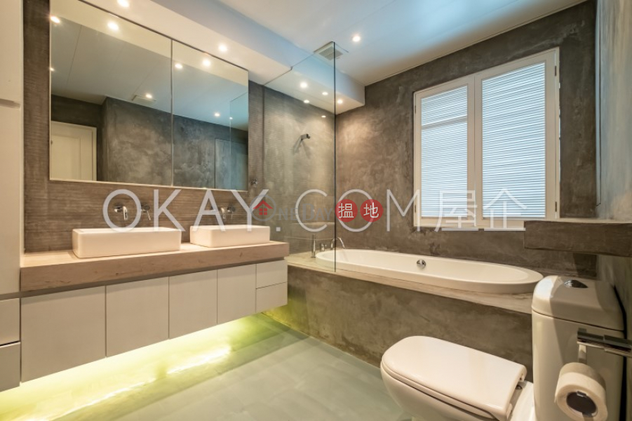 Tasteful 2 bedroom on high floor with parking | For Sale | Kam Fai Mansion 錦輝大廈 Sales Listings