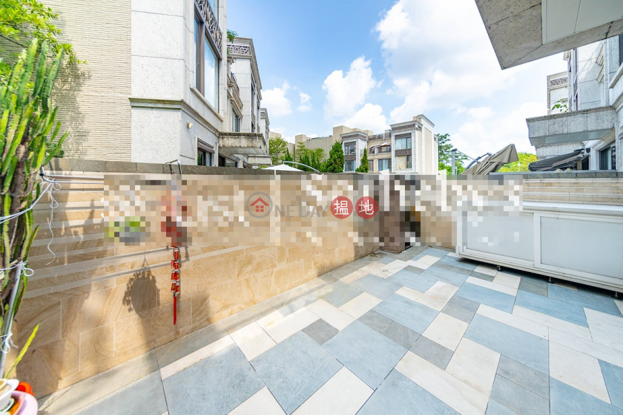 1600 SQUARE FEET 3 STOREY HOUSE IN YUEN LONG WITH GARDEN, TERRACE AND ROOFTOP WITH 1 CARPARK | La Mansion 娉廷 Sales Listings