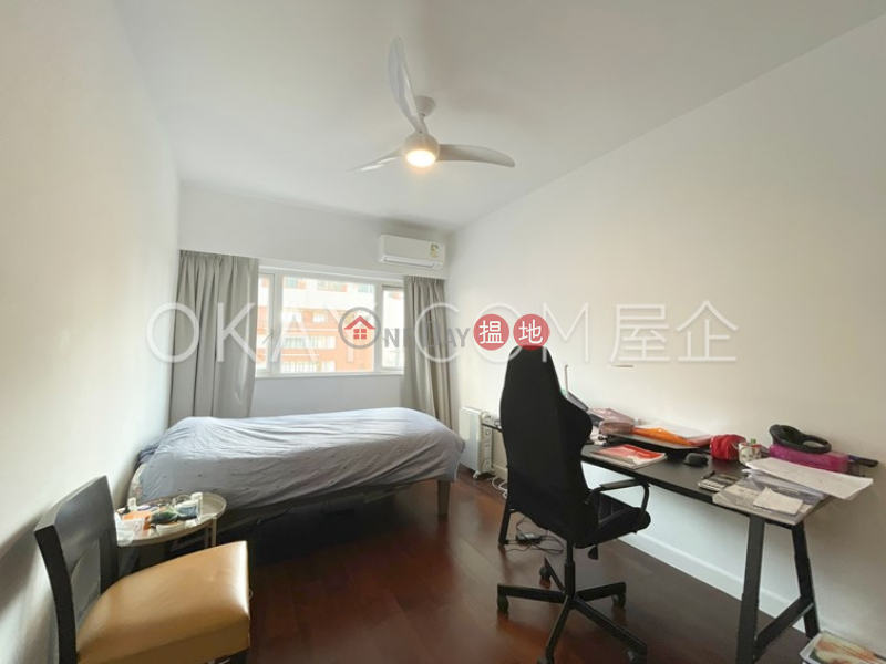 Lovely 3 bedroom with parking | For Sale, Hilltop Mansion 峰景大廈 Sales Listings | Eastern District (OKAY-S11539)