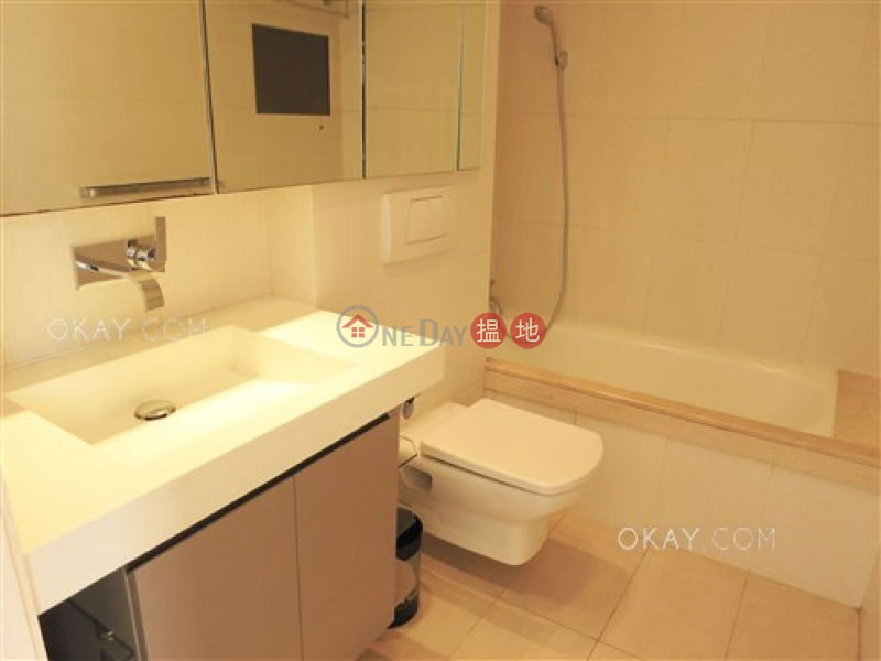 HK$ 32,000/ month Soho 38 Western District Nicely kept 2 bedroom in Mid-levels West | Rental