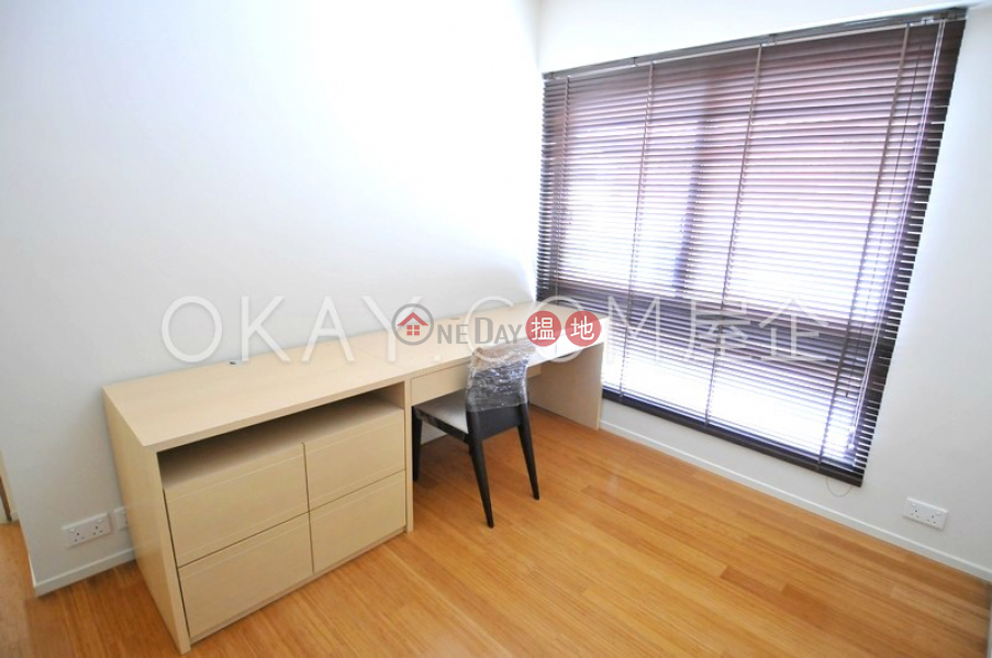 Nicely kept 2 bedroom in Pokfulam | For Sale | Aqua 33 金粟街33號 Sales Listings