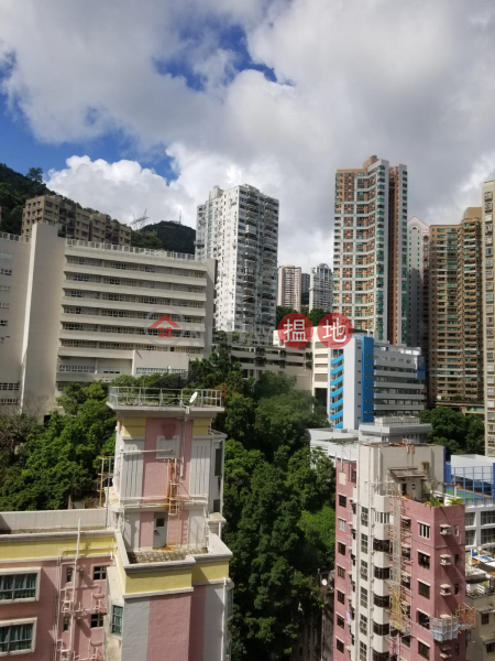 HK$ 31,930/ month Greatmany Centre, Wan Chai District TEL: 98755238