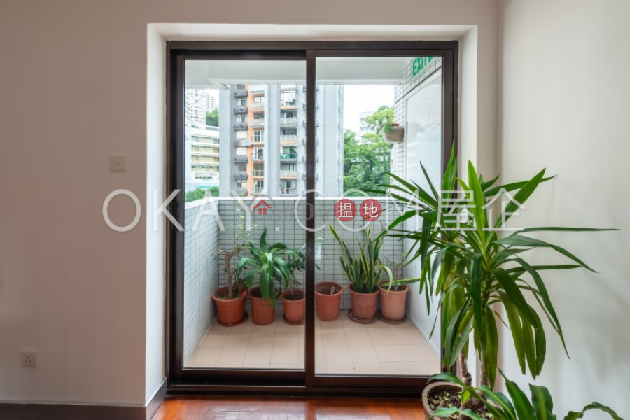 HK$ 40,000/ month | Royal Court | Wan Chai District | Lovely 3 bedroom with balcony & parking | Rental