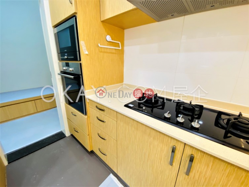 HK$ 70,000/ month Skyline Mansion | Western District Efficient 3 bedroom with balcony & parking | Rental